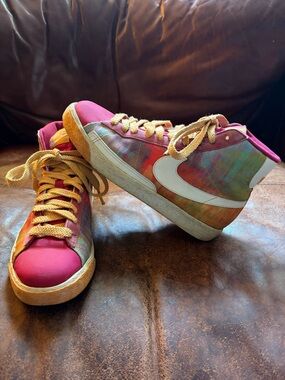 Nike Multi Color Vintage High Tops Sz 7
